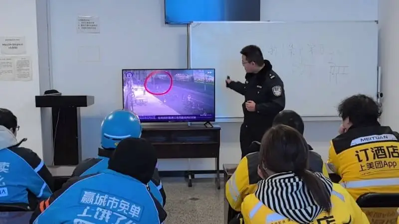 外卖骑手为何频频闯禁？一小时11起违法背后隐藏着什么？  第3张