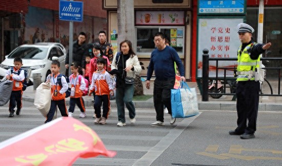 鹤山公安全力护航，你的新学期安全谁来守护？