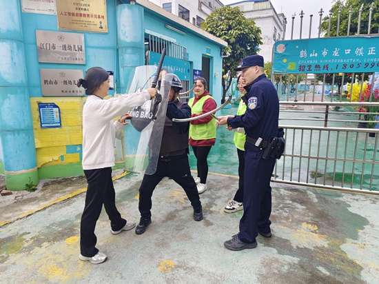 鹤山公安全力护航，你的新学期安全谁来守护？  第13张
