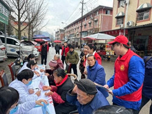 义诊送温暖，关爱满紫石！你感受到这份爱心了吗？