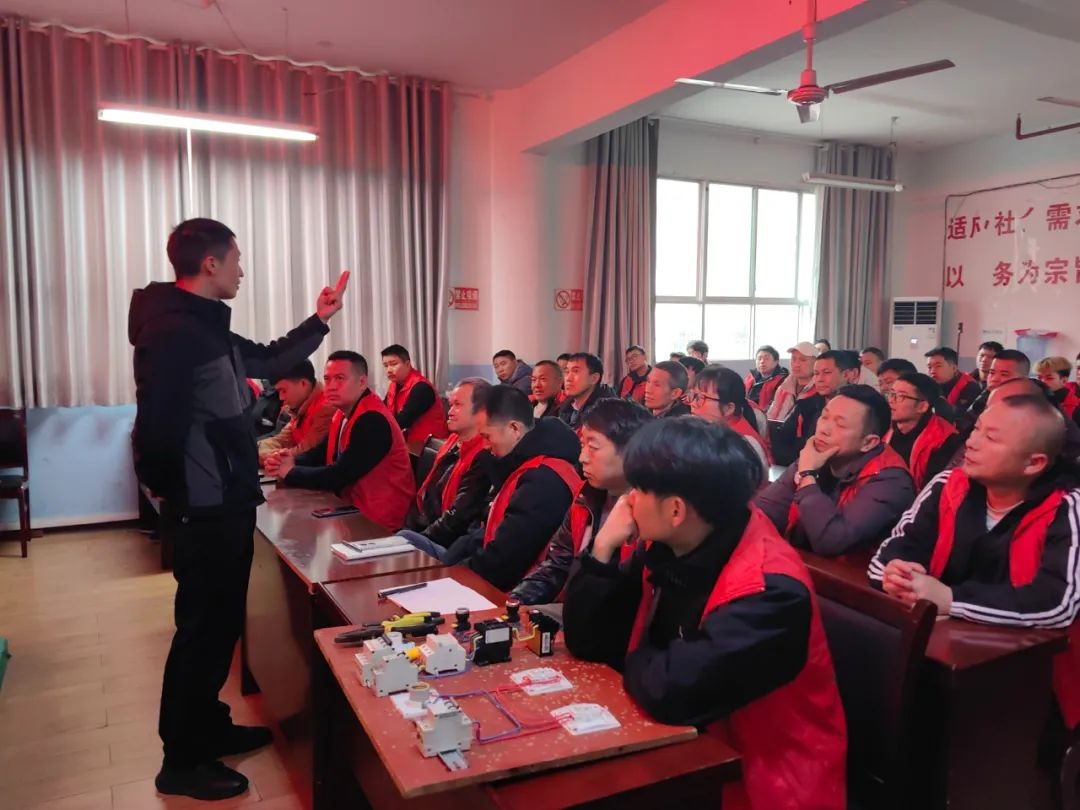 碧江区免费电工培训开课，51名学员争相报名！你还在等什么？  第2张