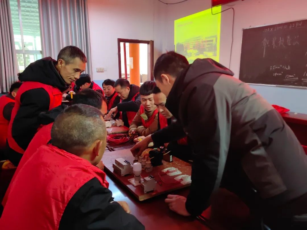 碧江区免费电工培训开课，51名学员争相报名！你还在等什么？  第5张