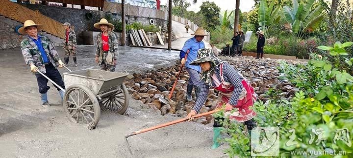 村民自发翻新停车场，两天完成！这样的社区团结精神你见过吗？
