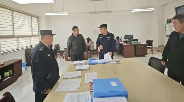 西安警方如何通过入户走访拉近与群众的距离？温暖服务送到家  第3张