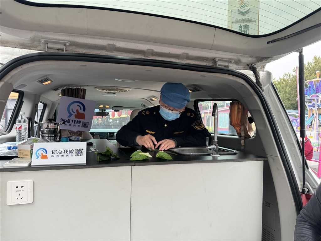 金山卫镇食药安办联合市场监管所突击检查，你的食品安全有保障了吗？  第3张