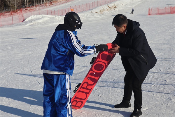 鹤岗冰雪旅游如何保障游客权益？司法服务新模式揭秘  第3张