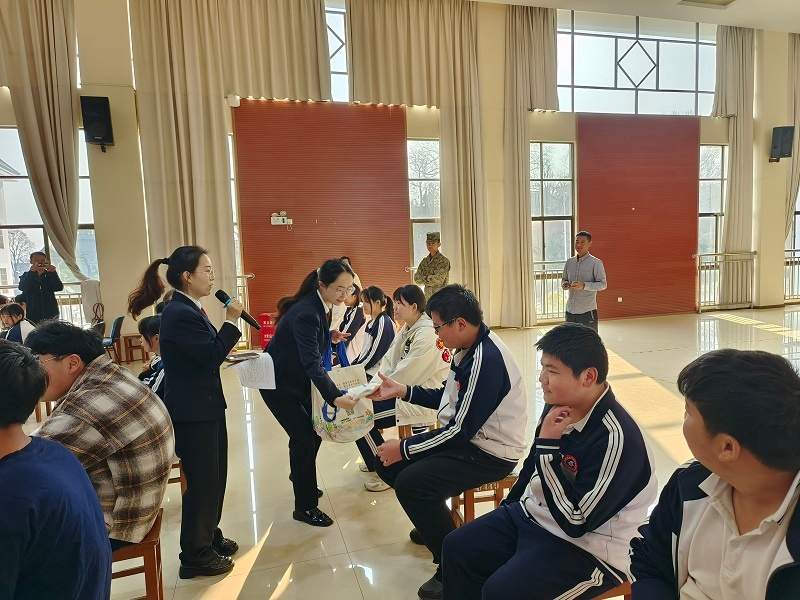 江川区检察院如何用生动案例让600名师生爱上法治？这场普法讲座太震撼  第3张