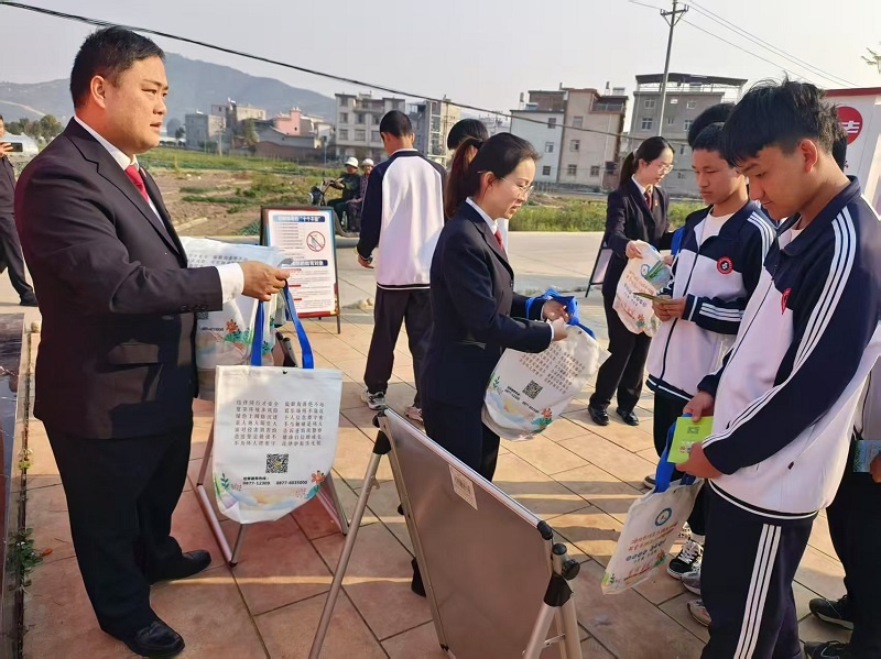 江川区检察院如何用生动案例让600名师生爱上法治？这场普法讲座太震撼  第5张
