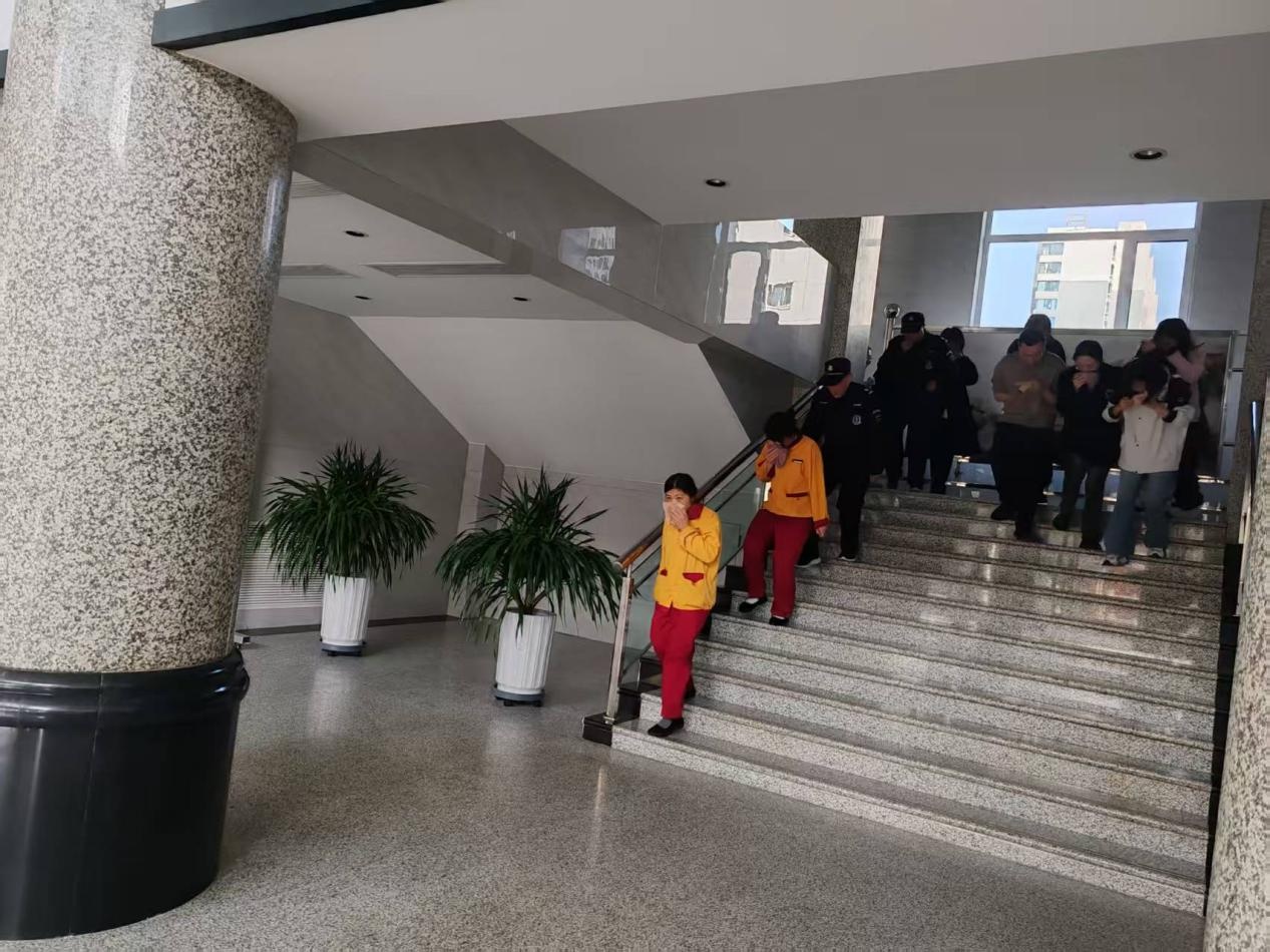 汾阳市检察院消防演练：你知道如何在火灾中安全逃生吗？  第3张