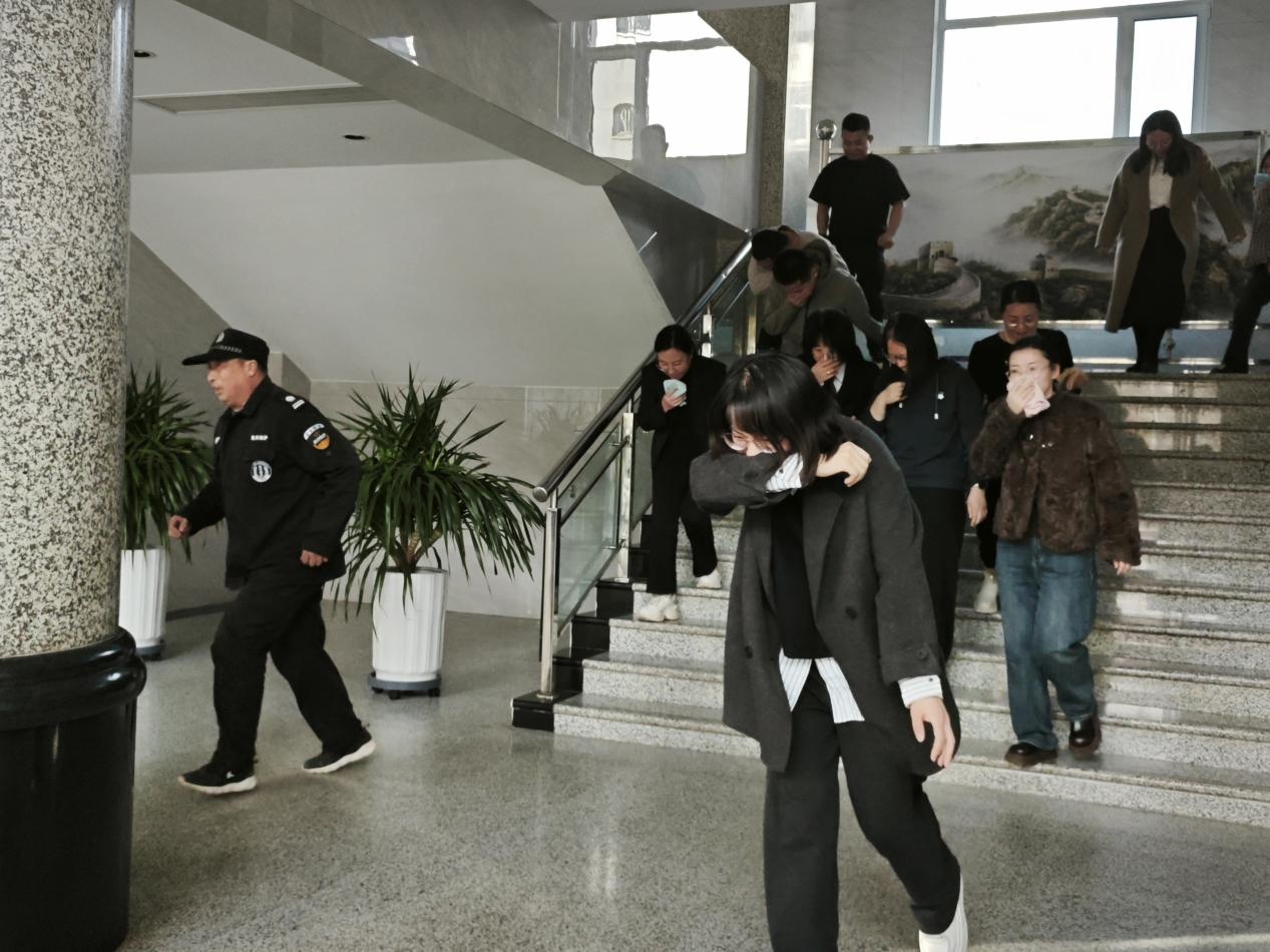 汾阳市检察院消防演练：你知道如何在火灾中安全逃生吗？  第4张