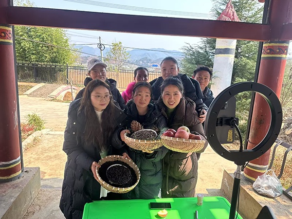 鲁甸县叉车培训如火如荼，60名学员15天速成，你还不来？  第1张
