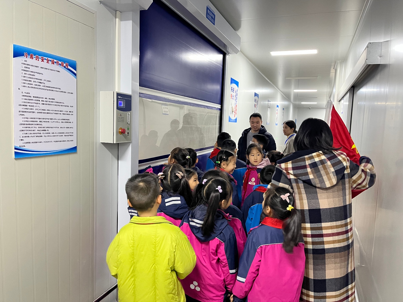 你知道面包是如何从原料变成美味食品的吗？宜兴市金城小学学生揭秘食品生产全过程  第2张