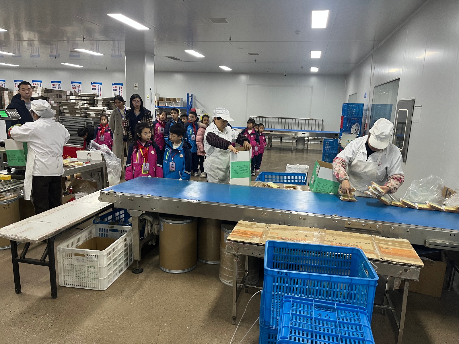 你知道面包是如何从原料变成美味食品的吗？宜兴市金城小学学生揭秘食品生产全过程  第3张