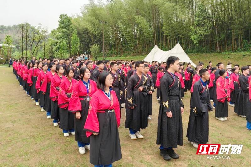 桃源二中三千师生徒步桃花源，这场德育实践为何如此震撼人心？  第2张