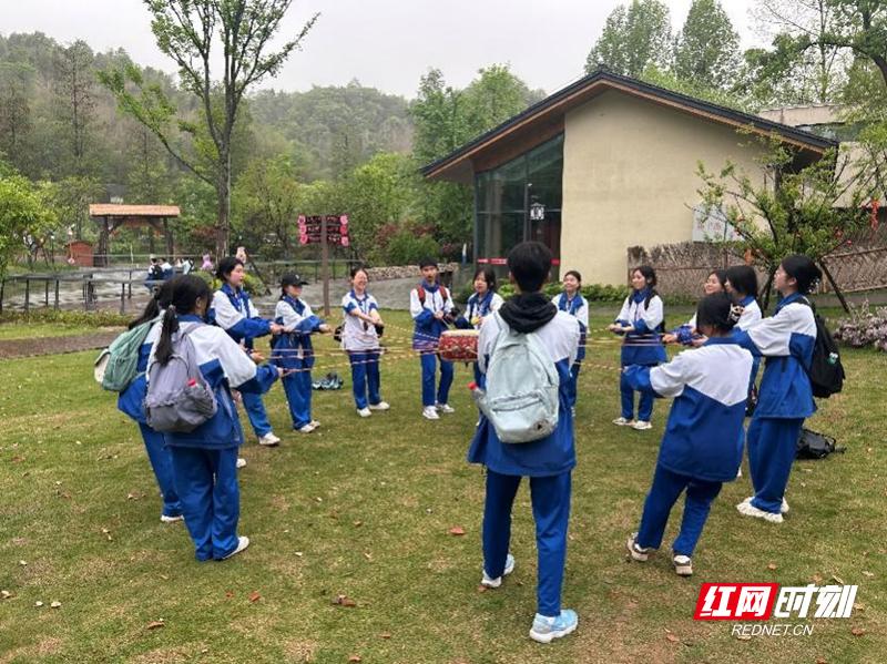 桃源二中三千师生徒步桃花源，这场德育实践为何如此震撼人心？  第4张