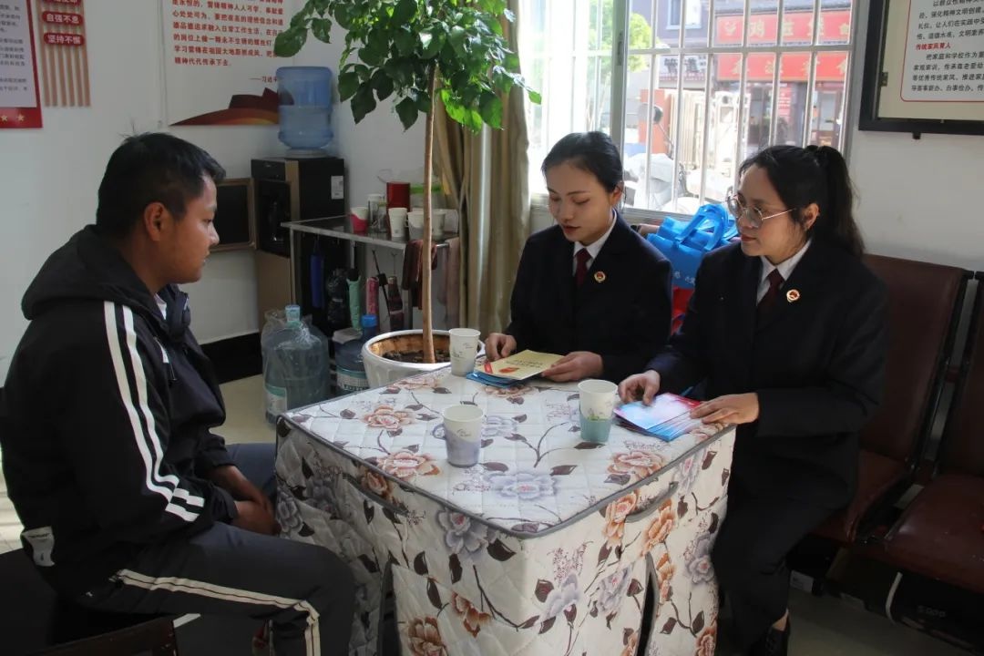 会泽检察干警为何如此忙碌？4月11日他们竟跑遍市场、社区、银行做这事  第5张