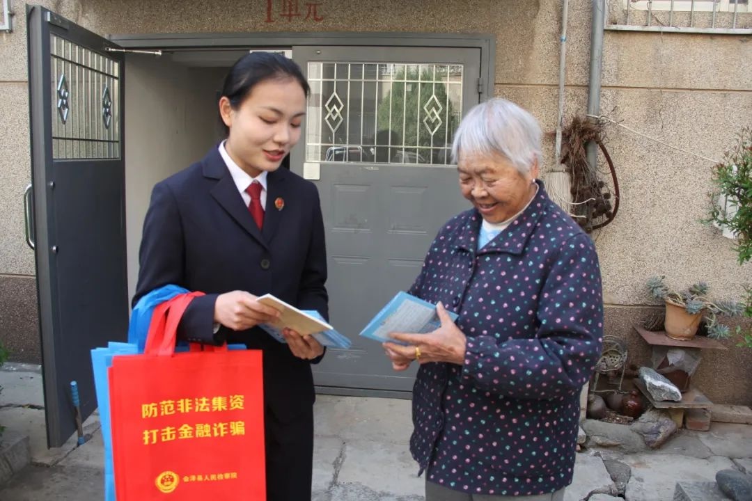会泽检察干警为何如此忙碌？4月11日他们竟跑遍市场、社区、银行做这事  第9张