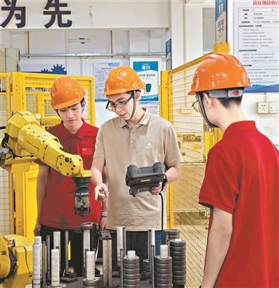 中考不足500分也能逆袭本科？番禺职校56名学生提前圆梦，秘诀何在  第1张