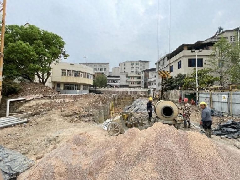 施秉县重拳出击！建筑工地扬尘治理不到位，你的健康谁来守护？