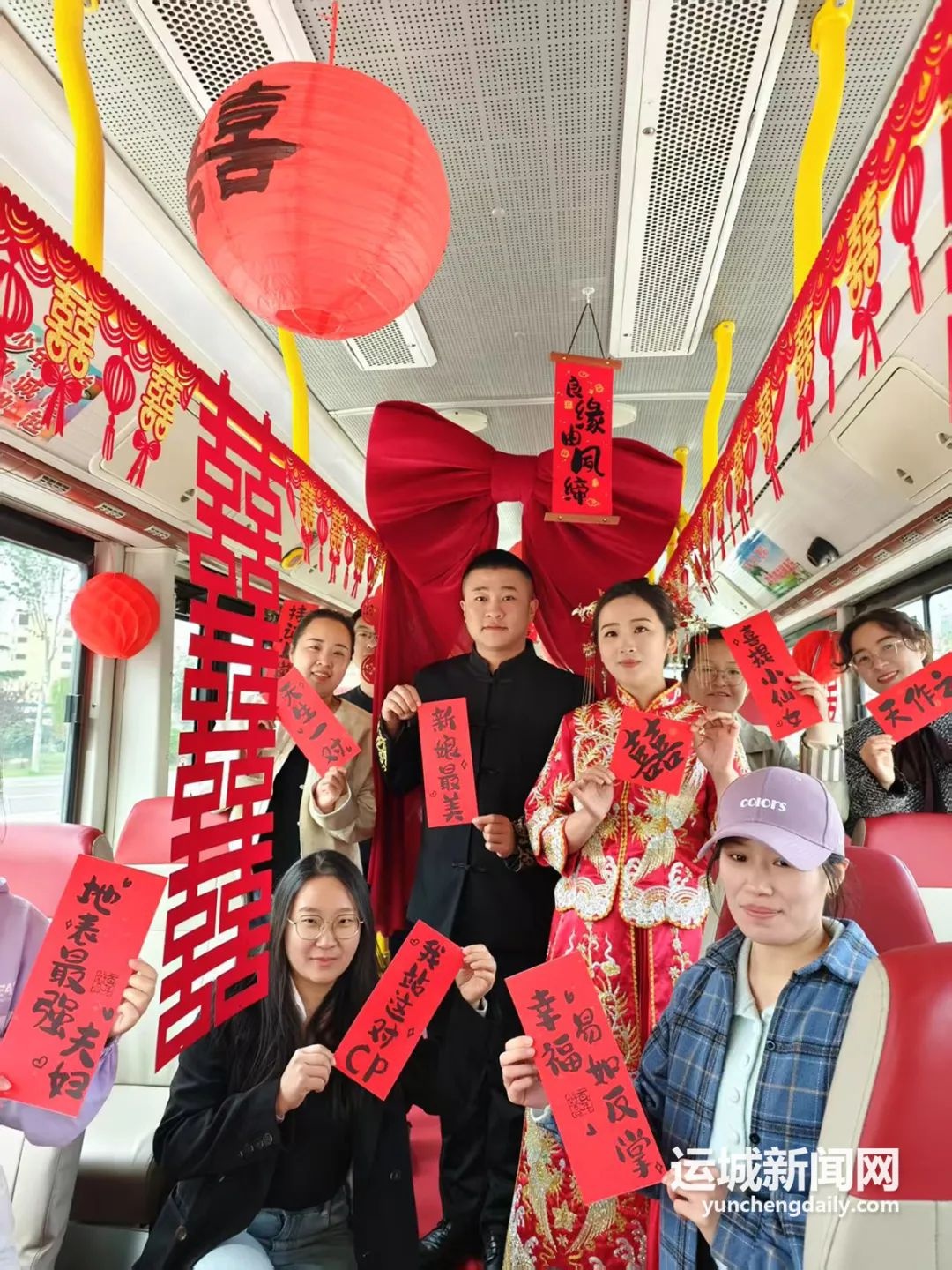 豪车租不起？公交婚车解锁结婚新体验，能为爱情幸福加码？  第3张