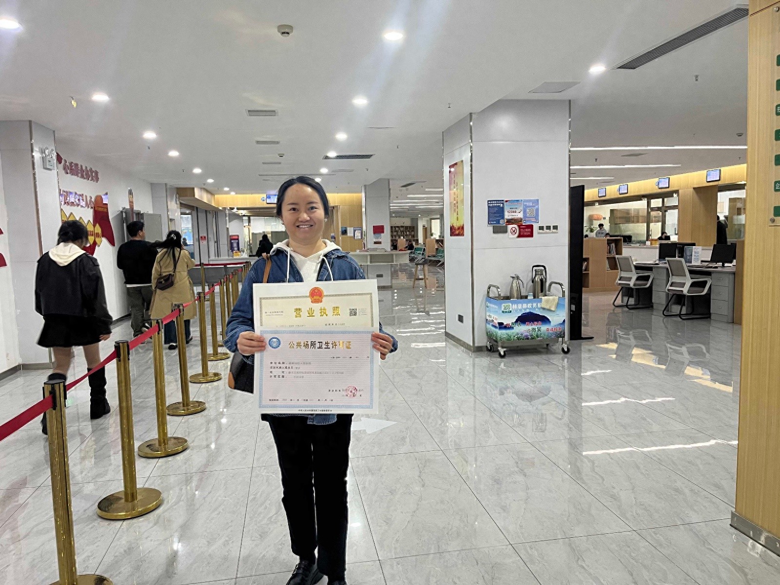 哇塞！毕节赫章政务服务大厅，一小时办好两证，开办美容美发店竟如此高效
