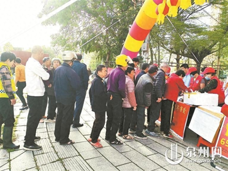 天呐！武荣青年志愿者每周日坚持送餐，累计3400份爱心早餐太暖啦