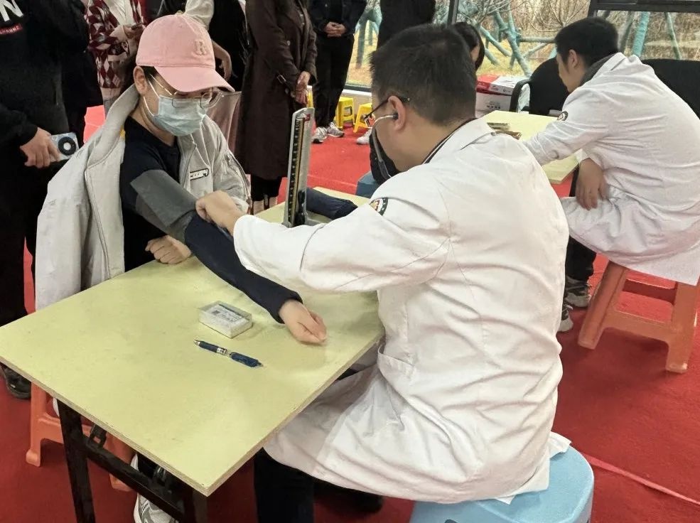 前郭县阿拉坦社区开展义诊活动，爱国又惠民，健康氛围超棒！你了解了吗？  第3张