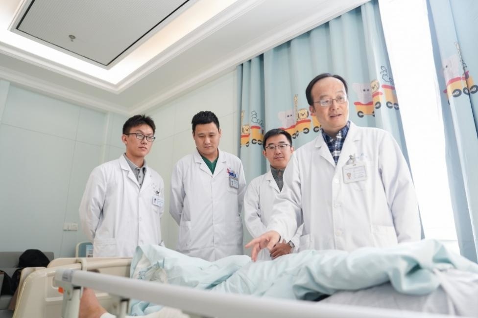 烟台毓璜顶医院首例创新微创手术！巨大肩袖损伤治疗难题迎刃而解？  第2张