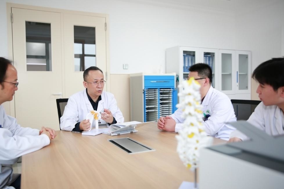 烟台毓璜顶医院首例创新微创手术！巨大肩袖损伤治疗难题迎刃而解？  第3张