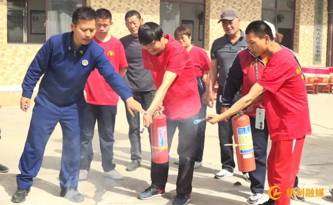 15小时温情守护！多部门联动救援74岁游客，背后藏着怎样的感人故事？  第3张