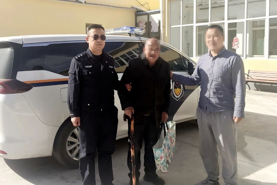 狂风肆虐中，这些藏蓝身影为何逆风而行？暖心警事感动万千网友  第3张