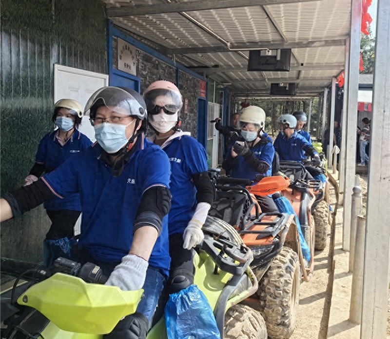 森林徒步+越野摩托！娄底国资委这场春游活动为何让干部职工全情投入？