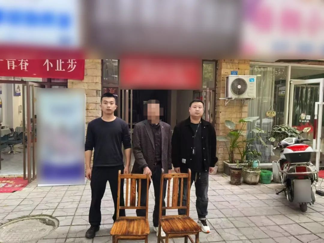 阆中公安雷霆出击！为何连1400元现金和两把木椅都不放过？  第2张
