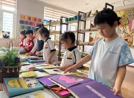 哇！4月11日济源一幼豫港分园亲子自制绘本评比大获成功，300余本佳作诞生