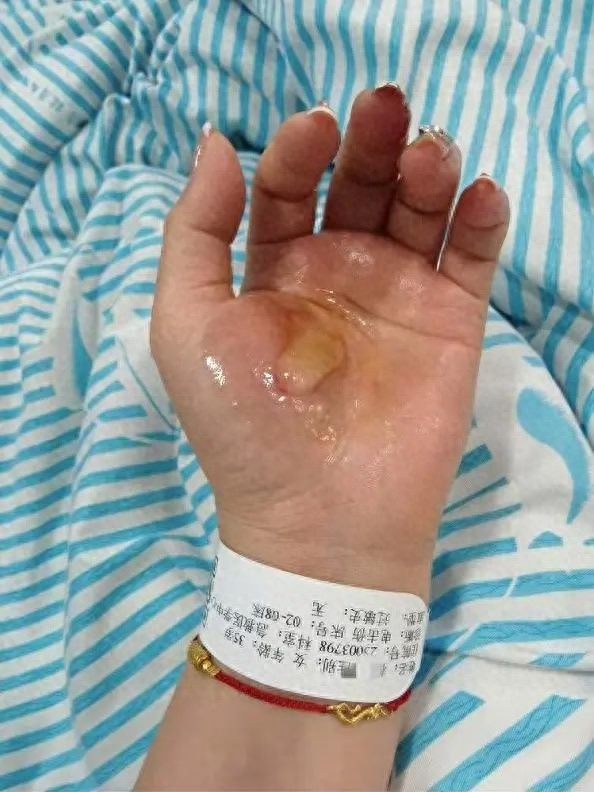 海南35岁女子洗澡疑热水器漏电心脏骤停，差点丢命