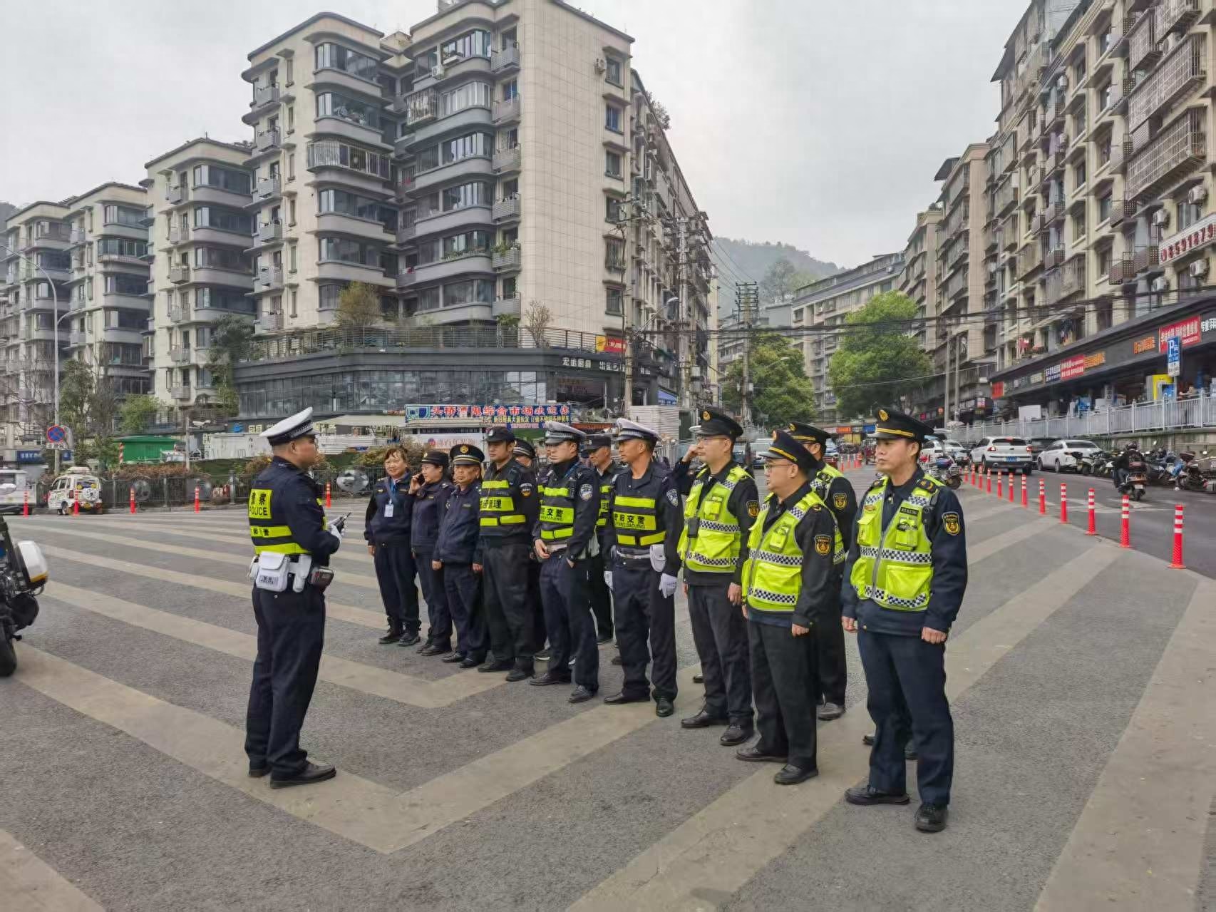 贵阳头桥片区非法营运猖獗！多部门联合整治能否彻底根治这一顽疾？