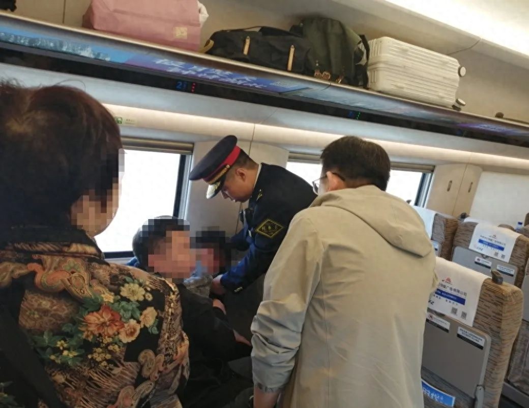4月10日G554次列车惊现risis！12岁男孩突发昏迷到底咋回事？  第1张