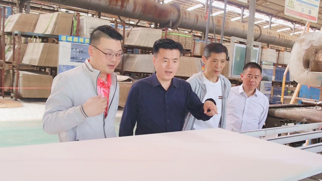 县长亲临调研！亚细亚陶瓷如何实现产品多元拓展与效益提升？