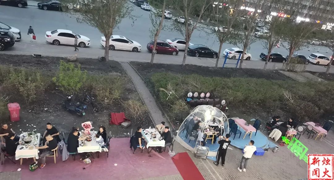 居民区烤肉店屡教不改？露天经营噪音油烟扰民谁来管  第2张