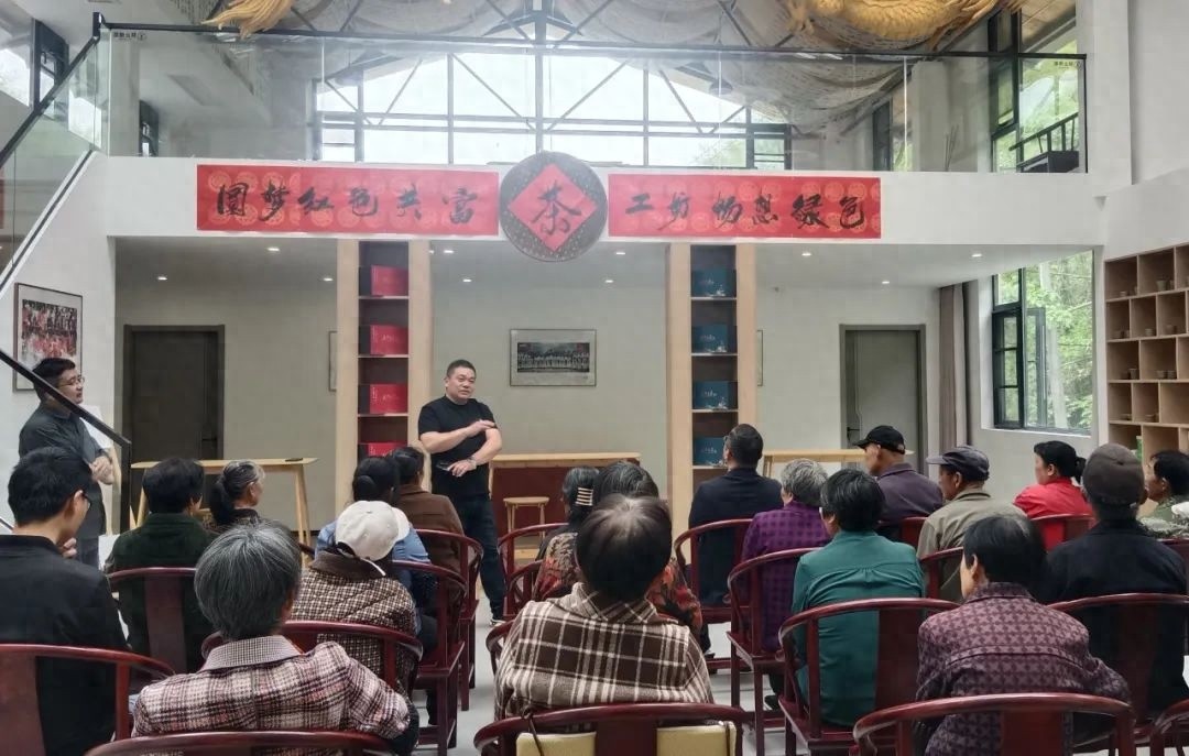 74 岁老人 11 天在家门口赚 2000 多元？深山留守老人的转机来了