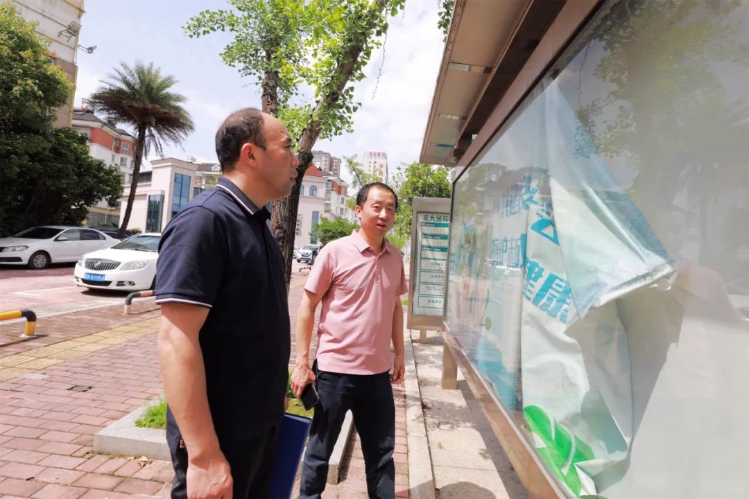 路灯电线裸露、广告栏破损……浏阳城管发现这些问题，咋整改？  第3张