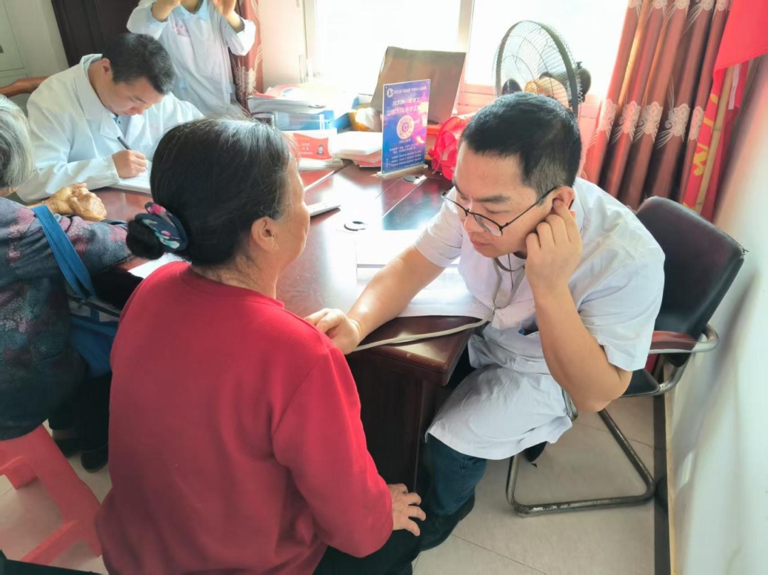河东乡免费为重点人群体检！在家门口就能享受医疗服务？太贴心了  第2张