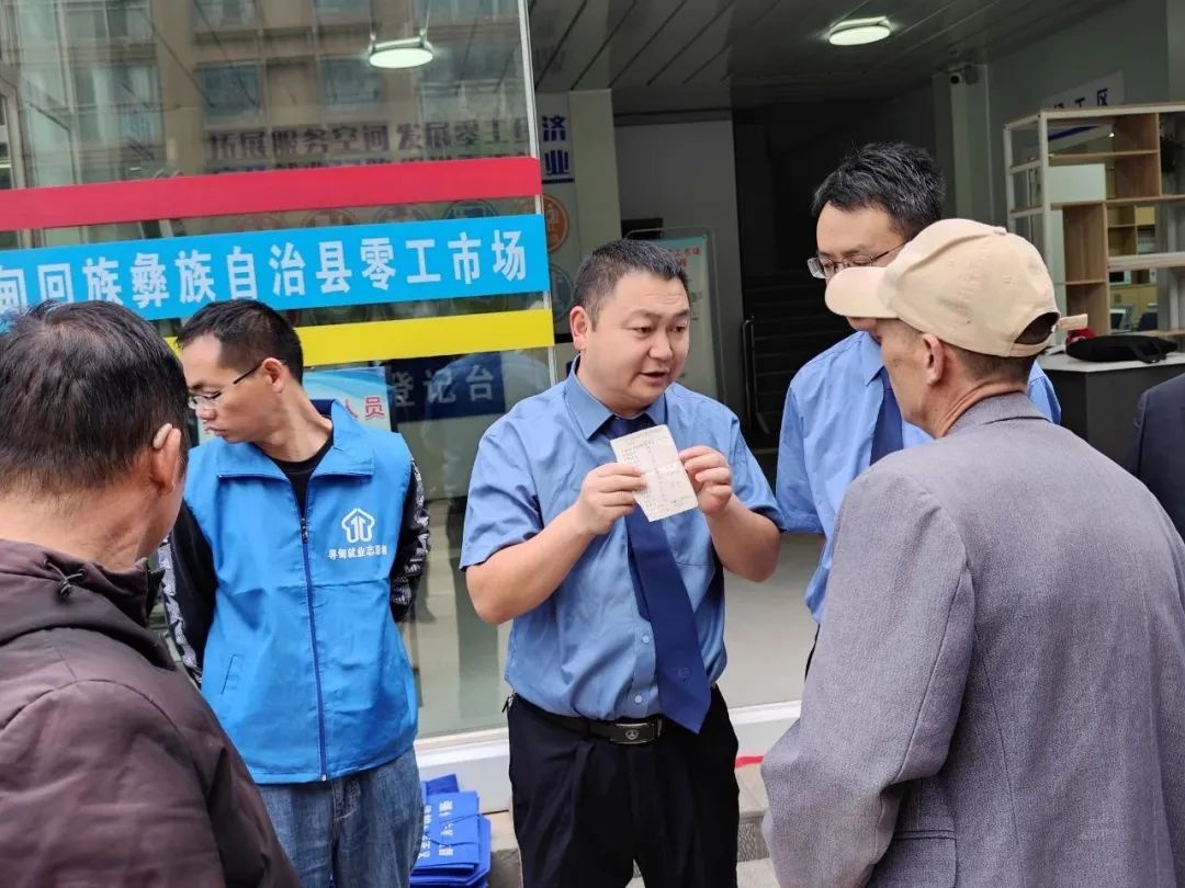 寻甸县检察院进零工市场普法！增强务工群体法治意识？  第4张