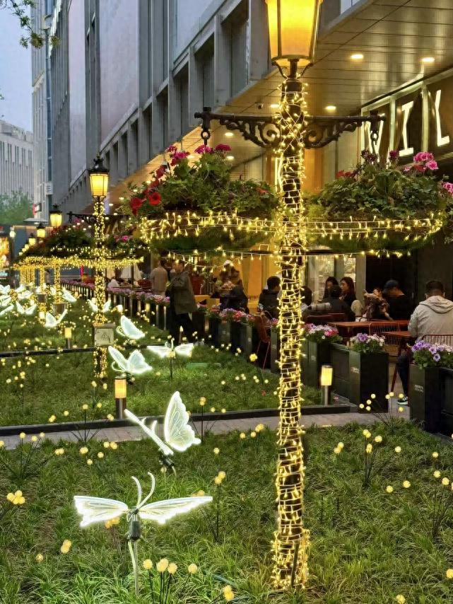 2025美团酒吧指南发布！北京朝阳区这些酒吧凭啥上榜？增速超30%的秘密是？