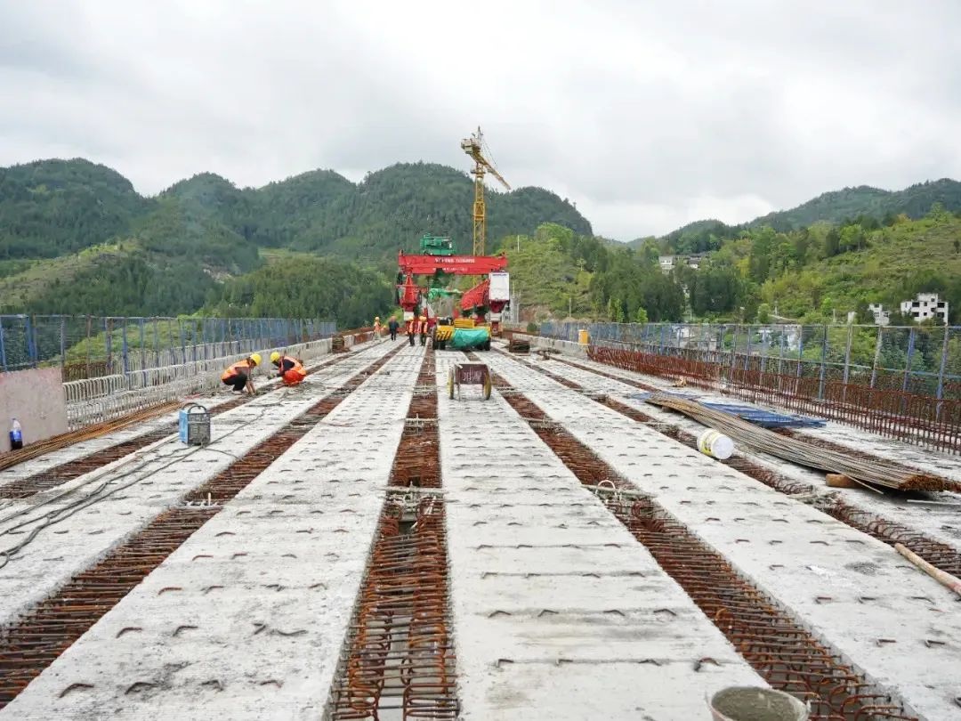 铜仁夹石特大桥建设加速！T梁架设进度如何？能否如期通车？  第3张