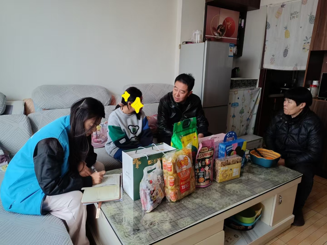 13岁女孩父母双亡，姑姑无力抚养，她的未来何去何从？  第2张
