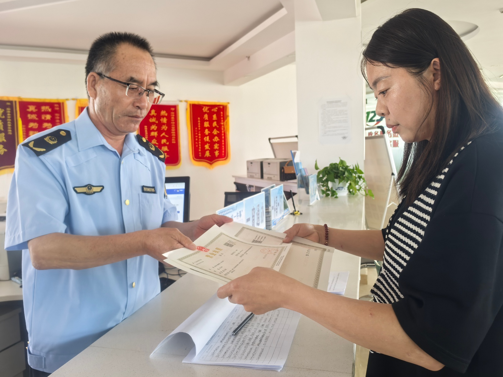 临泽县市场监管局：政务服务提效，6项‘一件事’省时省力？太贴心  第2张