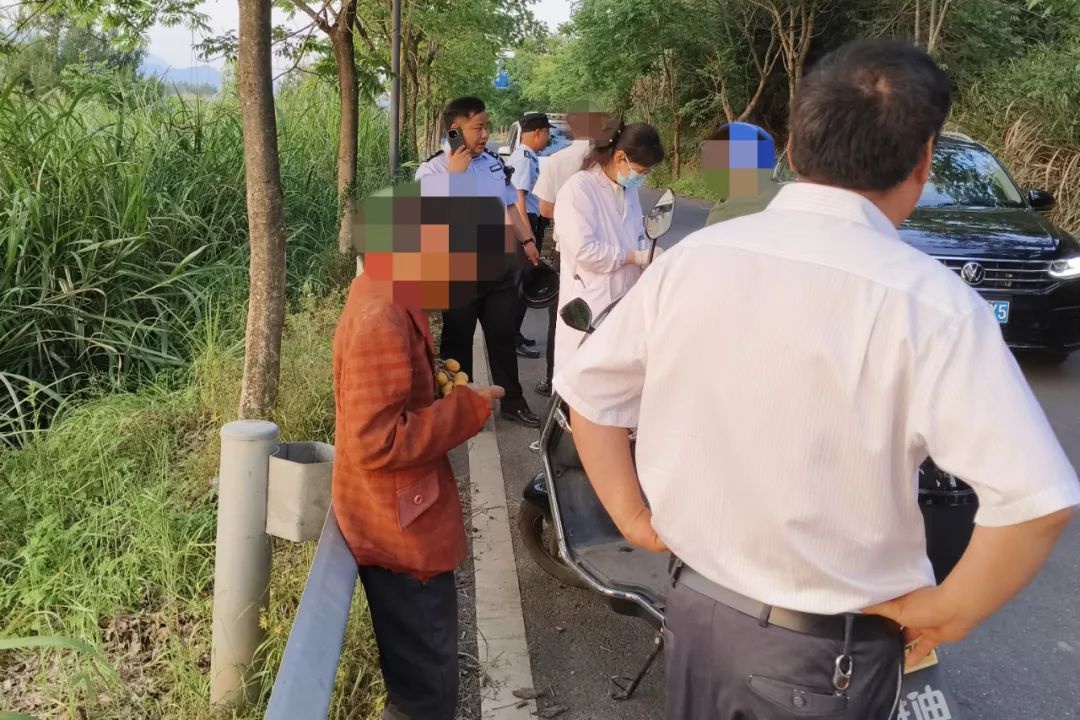 偏僻处惊现锈迹三轮车！民警搜寻，老人究竟遭遇了啥？  第3张