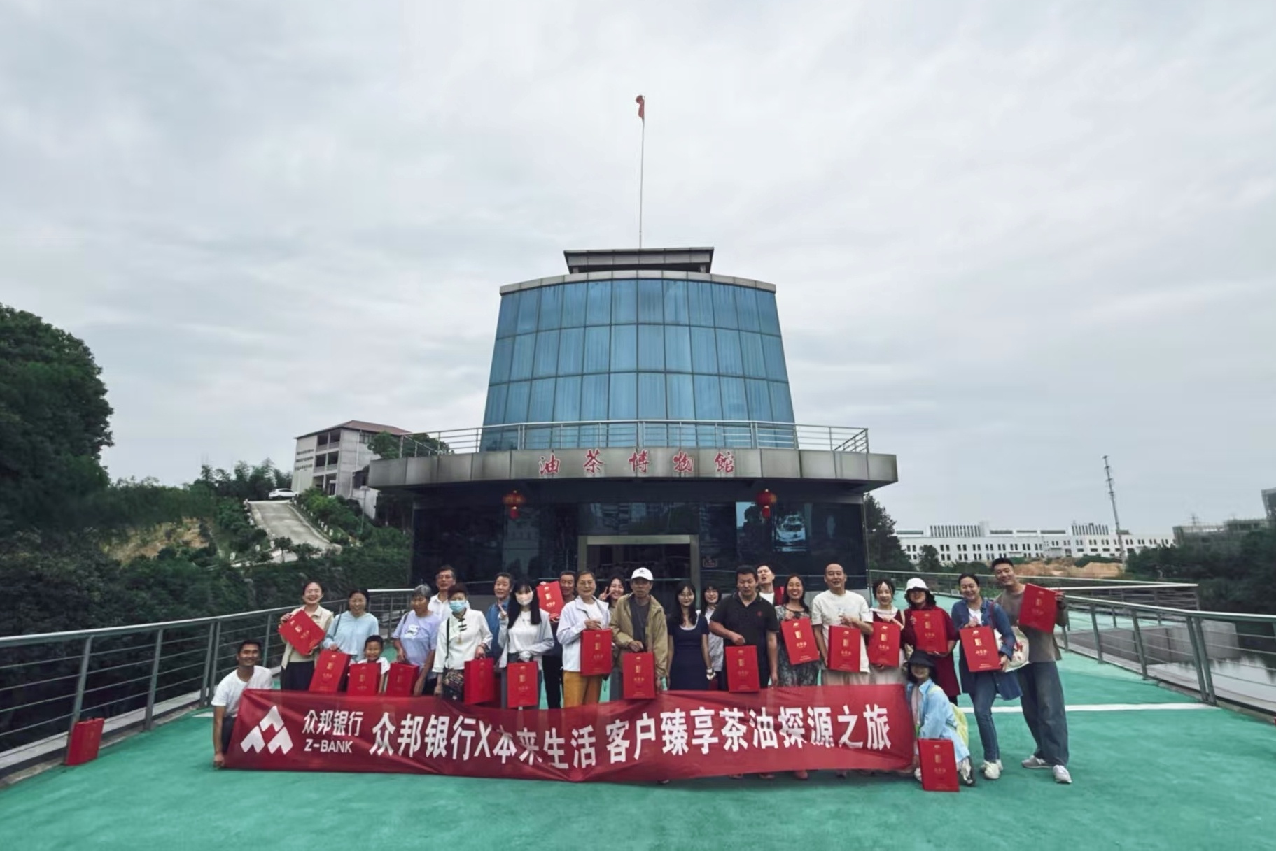 本来生活携手众邦银行等举办茶油探源之旅，是要搞啥大事情？  第2张