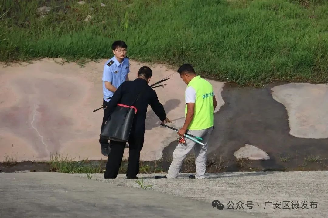 5月8日清晨！渠江巡查现地笼，钓鱼者屡驱复返咋整？  第3张